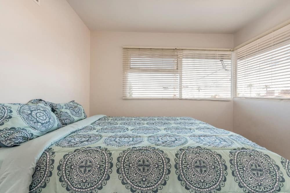 Photo of Bedroom in Sunset Cliffs