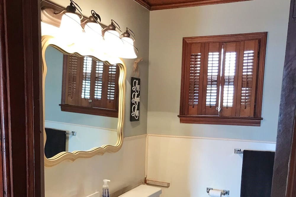 Photo of Bathroom in Lake Waccamaw