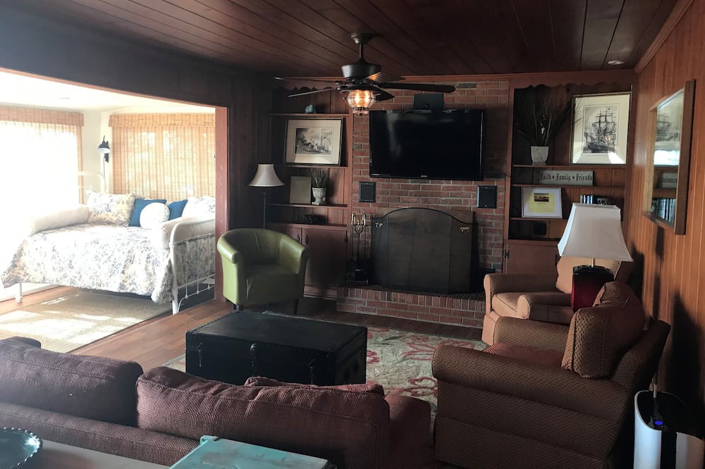 Photo of Livingroom in Lake Waccamaw