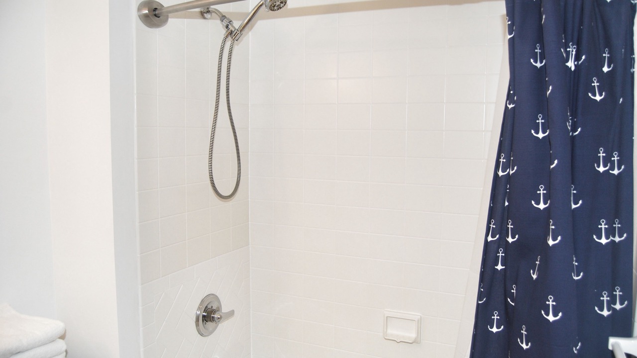 Photo of Bathroom in Arcadian Shores