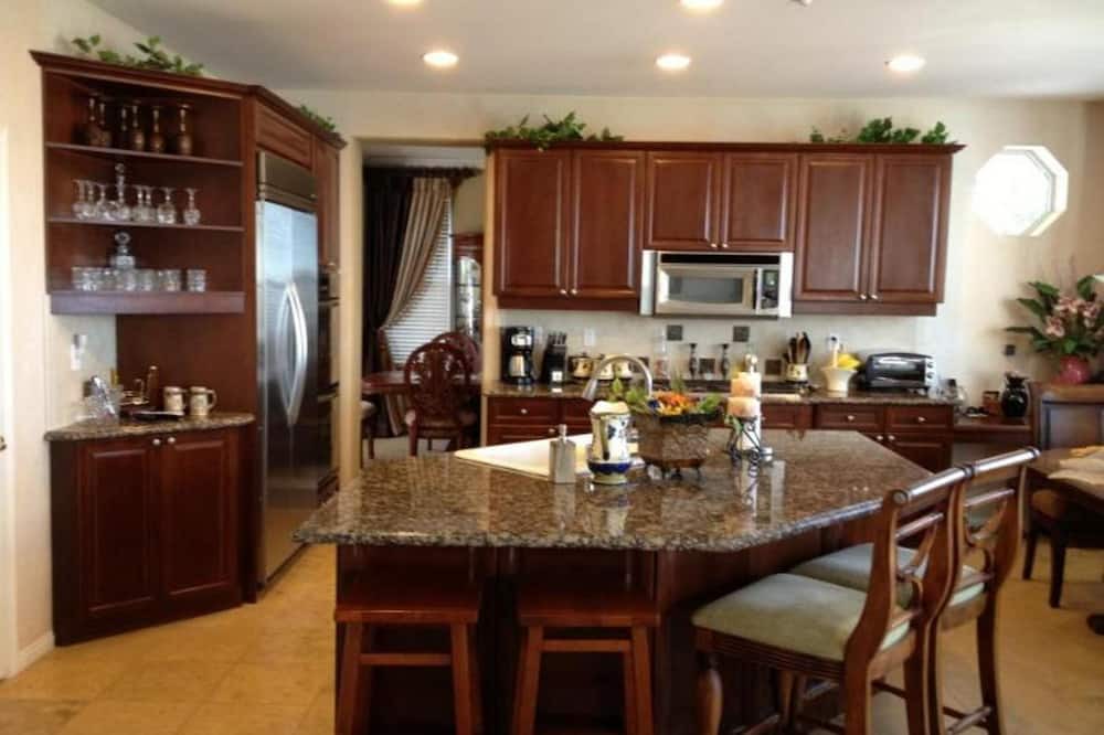 Photo of Kitchen in Sunland-Tujunga