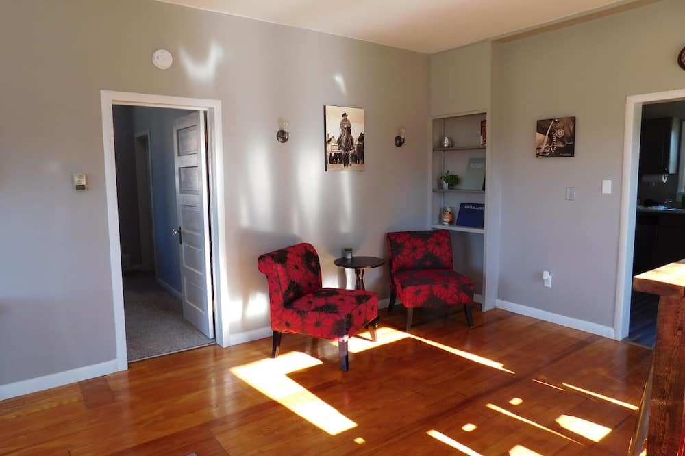 Photo of Livingroom in Deer Lodge