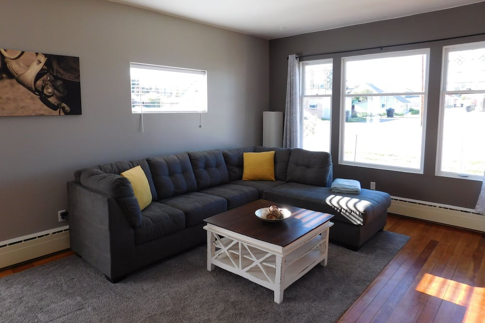Photo of Livingroom in Deer Lodge