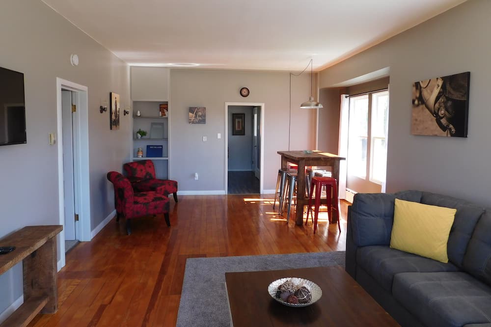 Photo of Livingroom in Deer Lodge