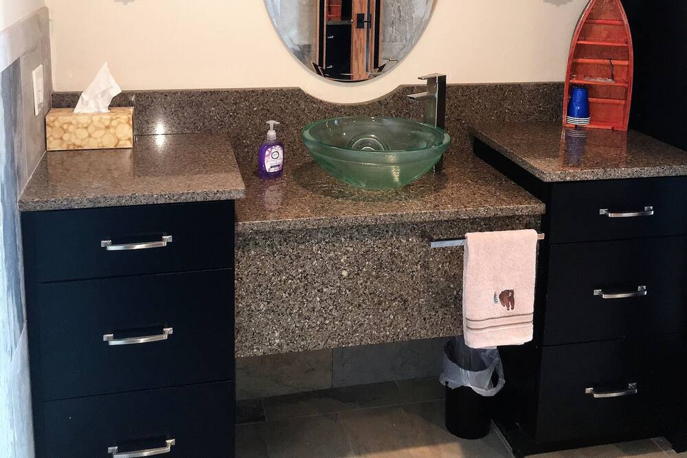 Photo of Bathroom in Helena