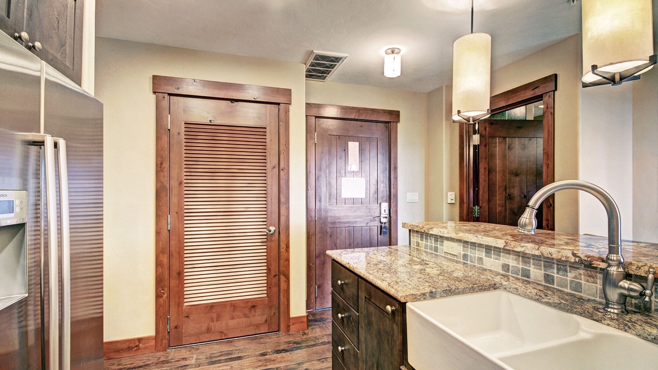 Photo of Bathroom in Peak 8