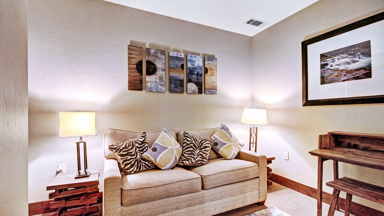 Photo of Livingroom in Peak 8