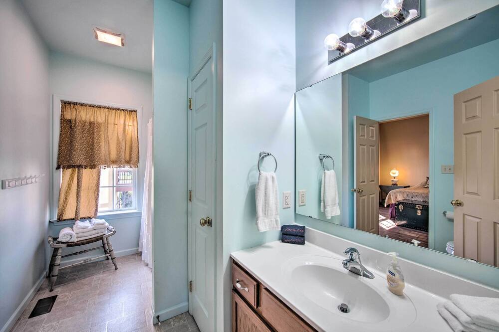 Photo of Bathroom in Adamstown