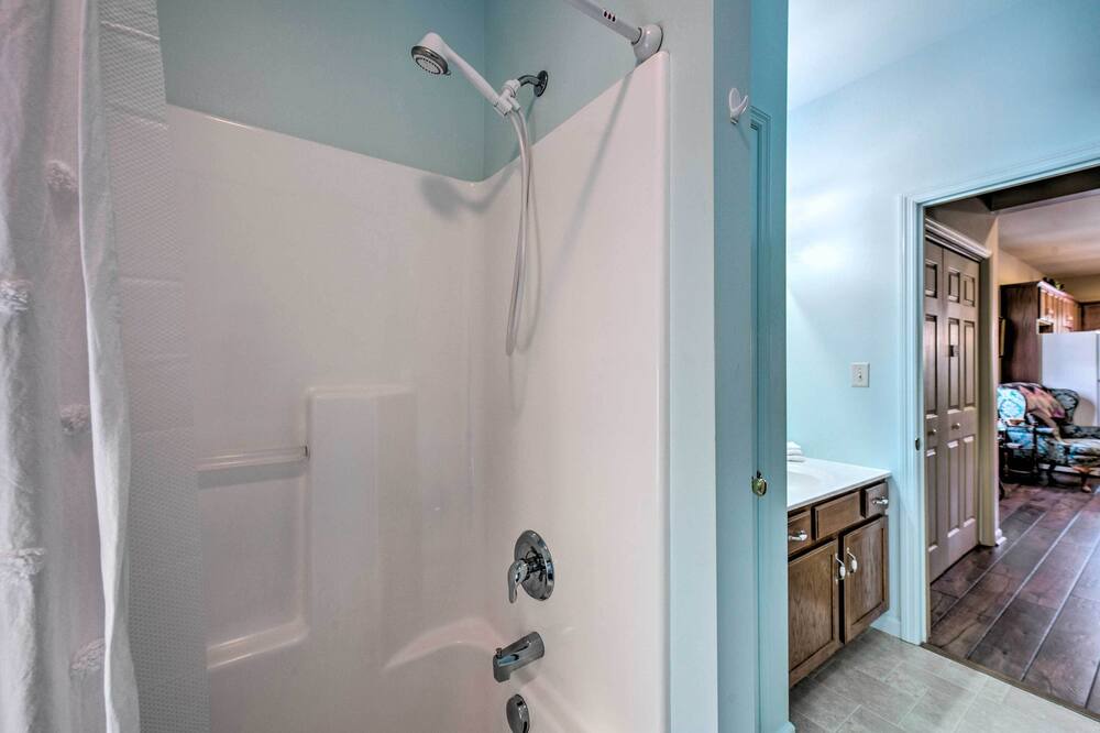 Photo of Bathroom in Adamstown