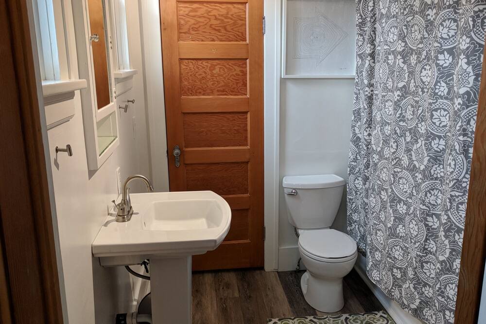 Photo of Bathroom in Veterans Park