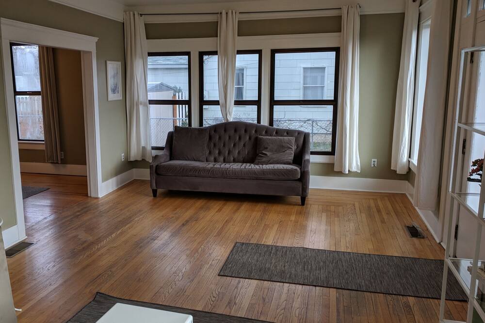 Photo of Livingroom in Veterans Park