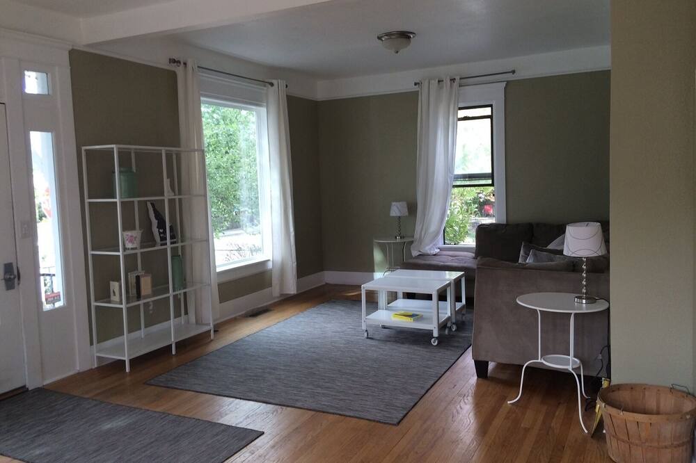 Photo of Bedroom in Veterans Park