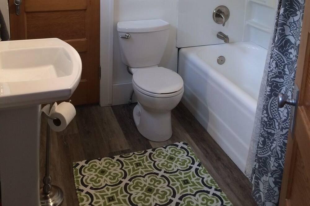 Photo of Bathroom in Veterans Park