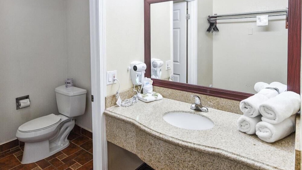 Photo of Bathroom in Little Armenia