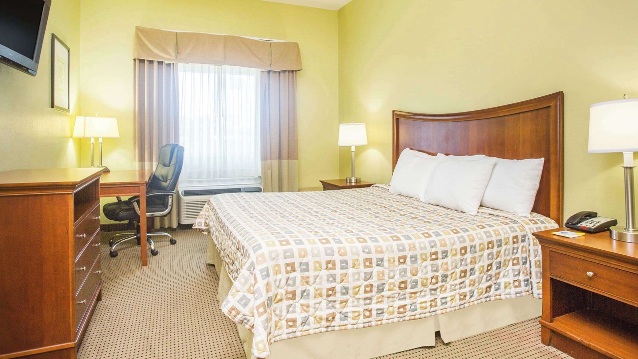 Photo of Bedroom in Swainsboro