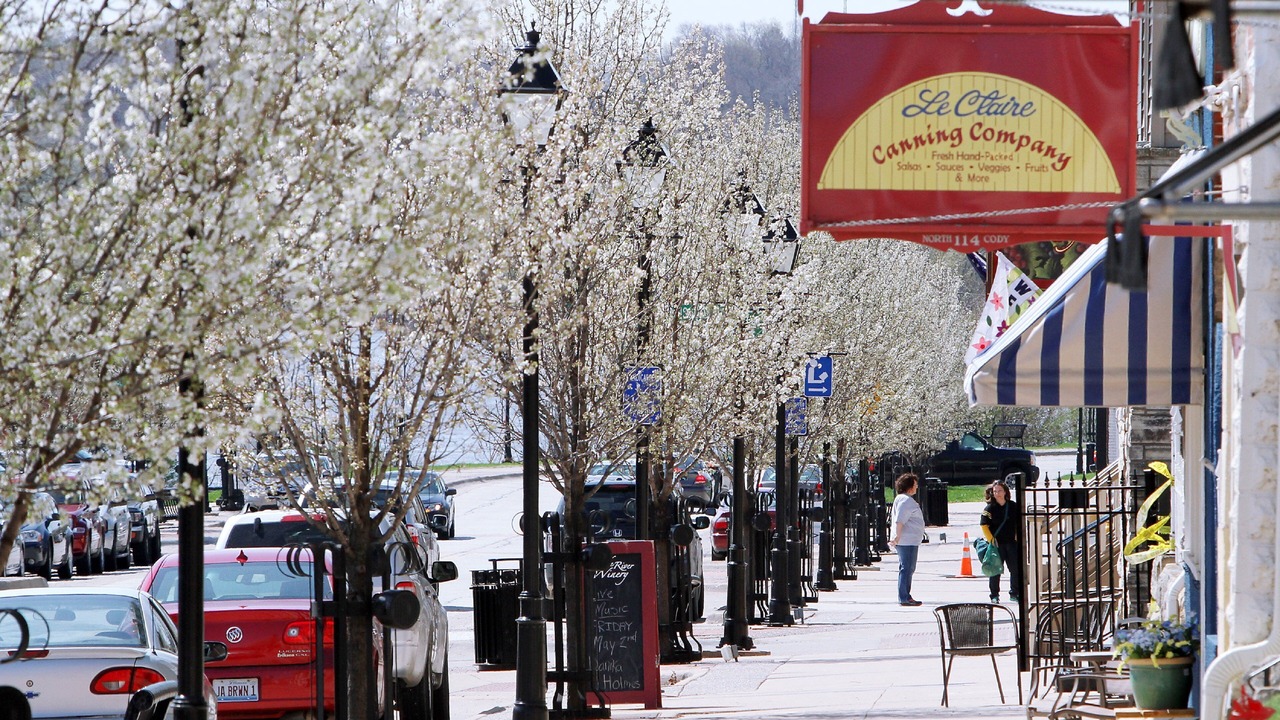 Photo of Others in Le Claire