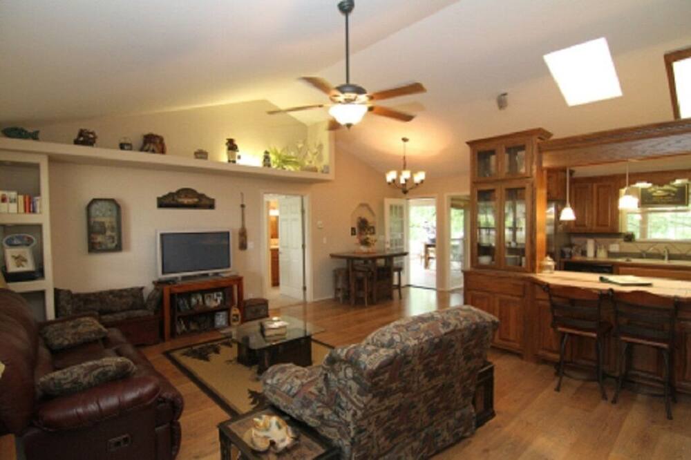 Photo of Livingroom in Davis