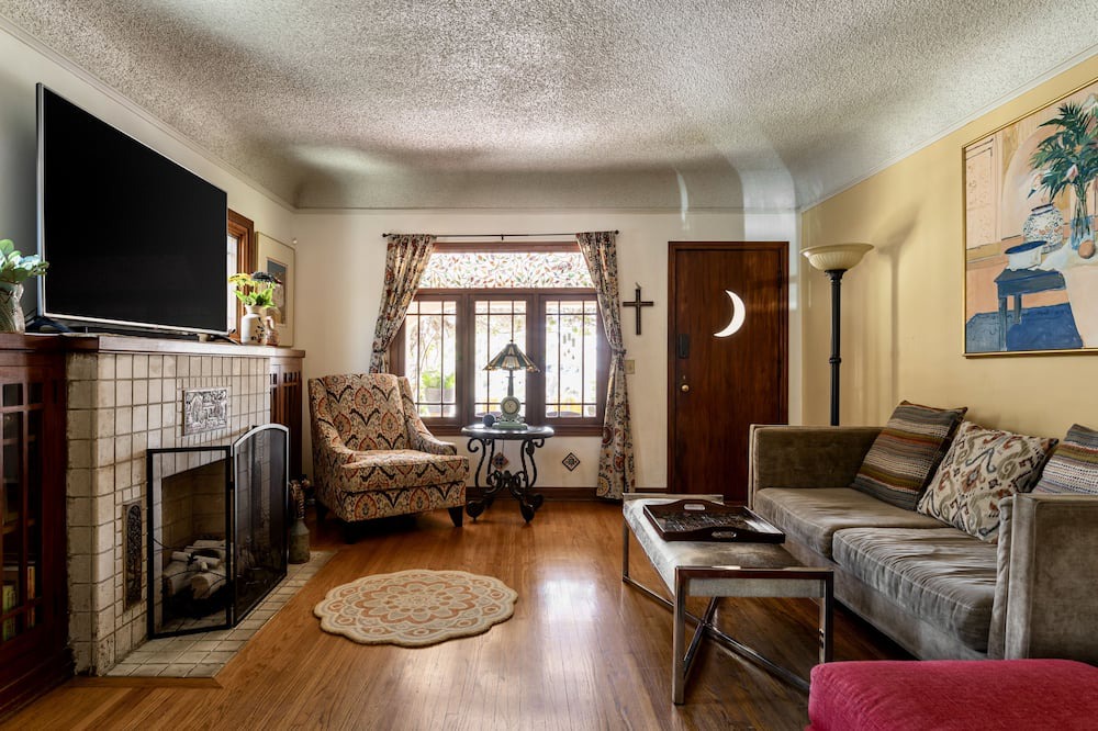 Photo of Livingroom in Altadena