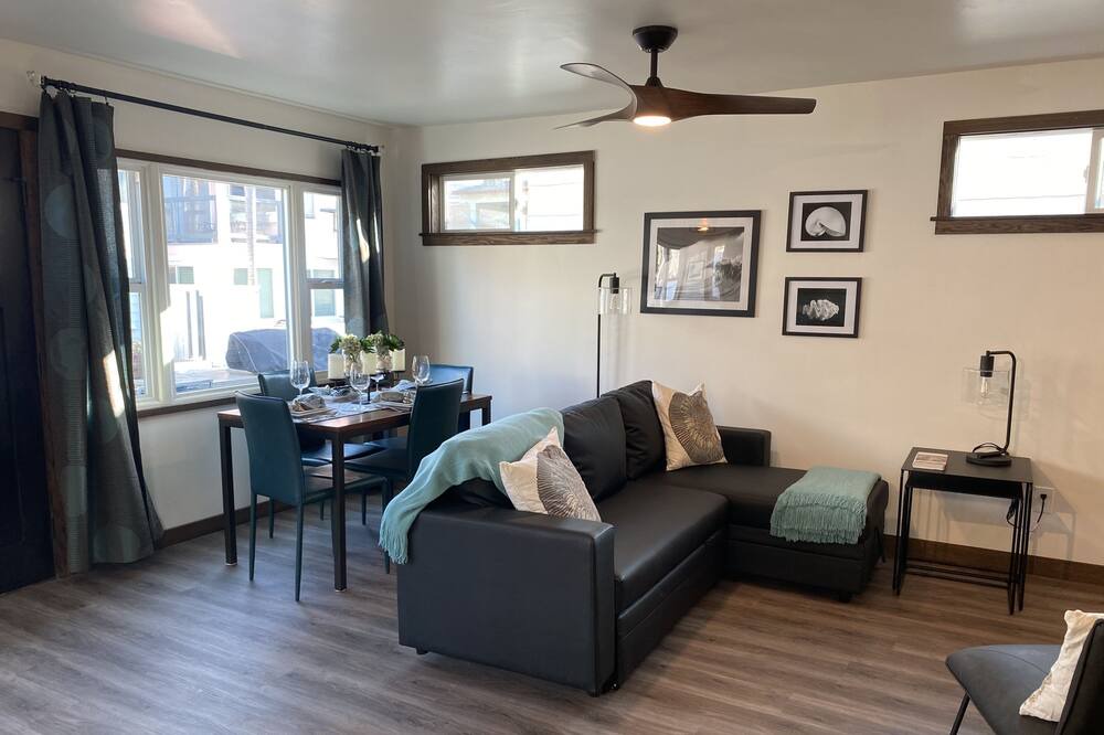 Photo of Livingroom in Mission Beach