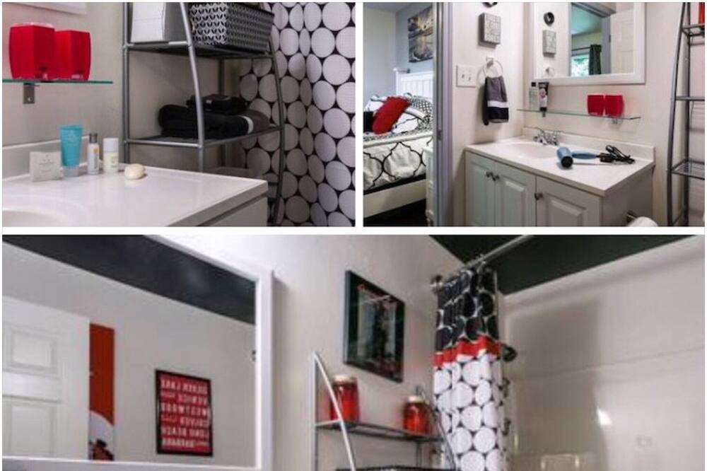 Photo of Bathroom in Altadena
