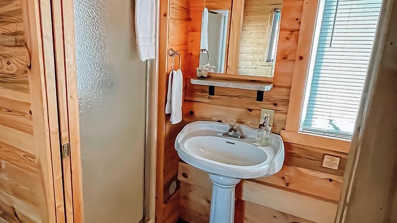 Photo of Bathroom in Shell