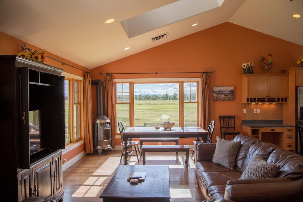 Photo of Livingroom in Three Forks