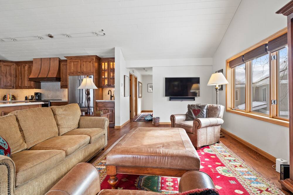 Photo of Livingroom in Teton Pines