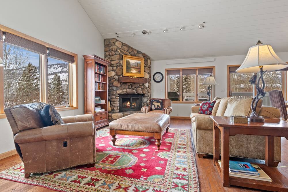 Photo of Livingroom in Teton Pines