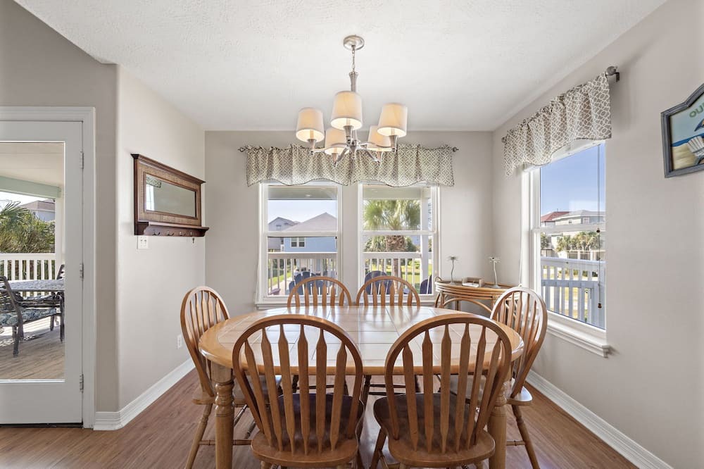 Photo of Livingroom in Pirates Beach West