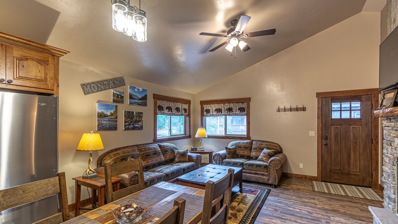 Photo of Livingroom in West Yellowstone
