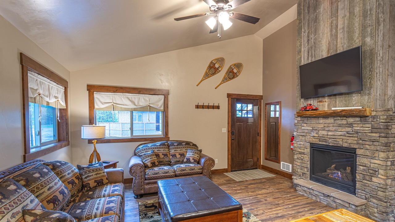 Photo of Livingroom in West Yellowstone