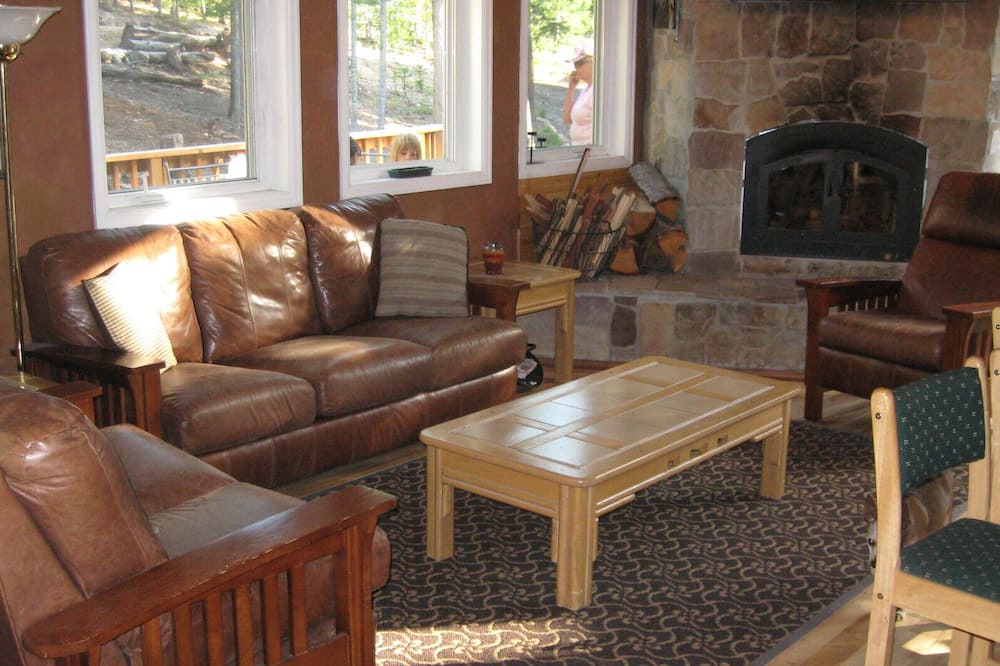 Photo of Livingroom in Crystal Lake