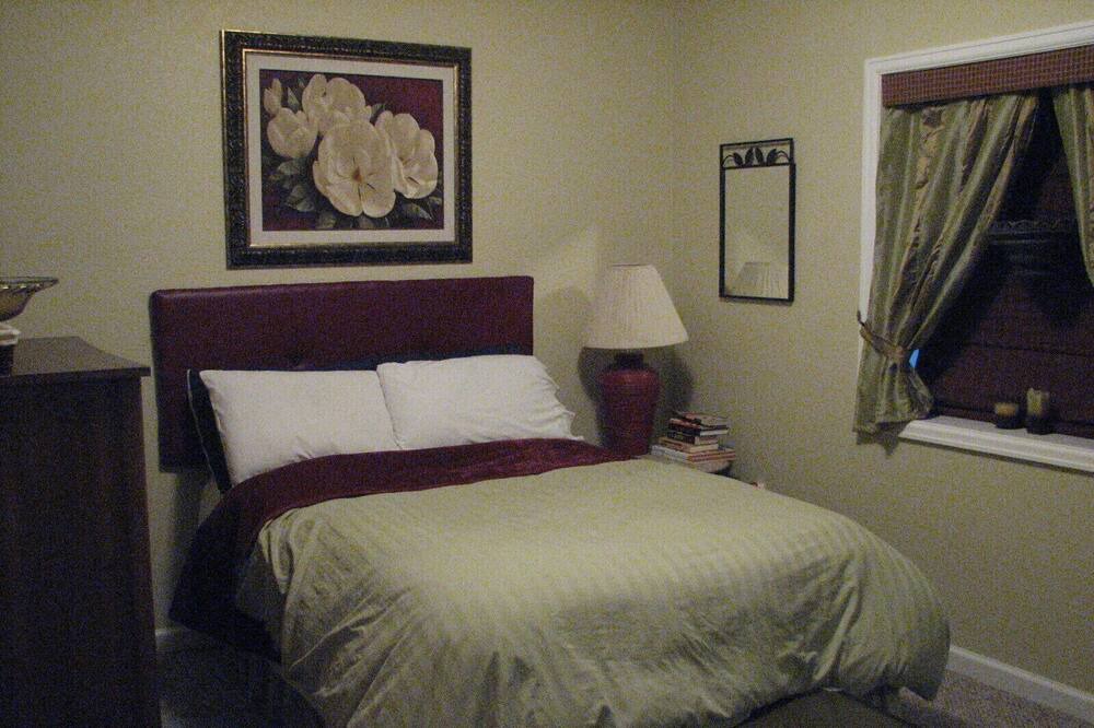 Photo of Bedroom in Crystal Lake