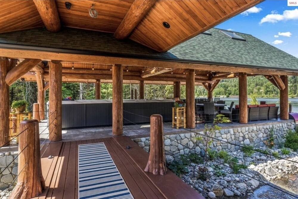 Photo of Patio Balcony in Sagle