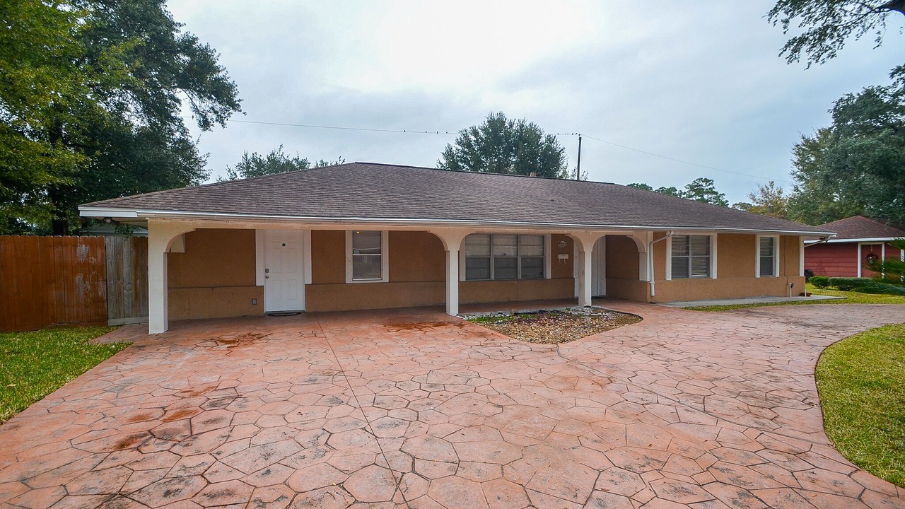 Photo of Outdoor in Spring Branch West