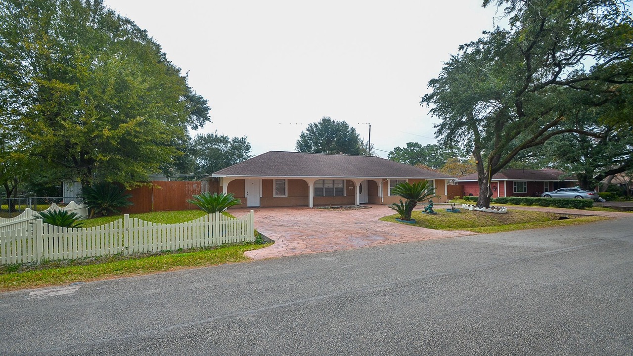 Photo of Outdoor in Spring Branch West