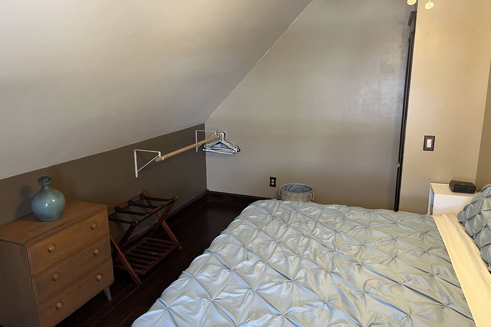Photo of Bedroom in Saratoga