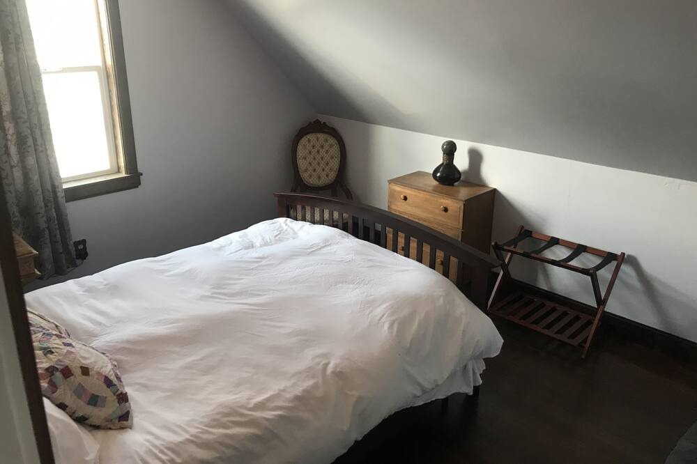 Photo of Bedroom in Saratoga