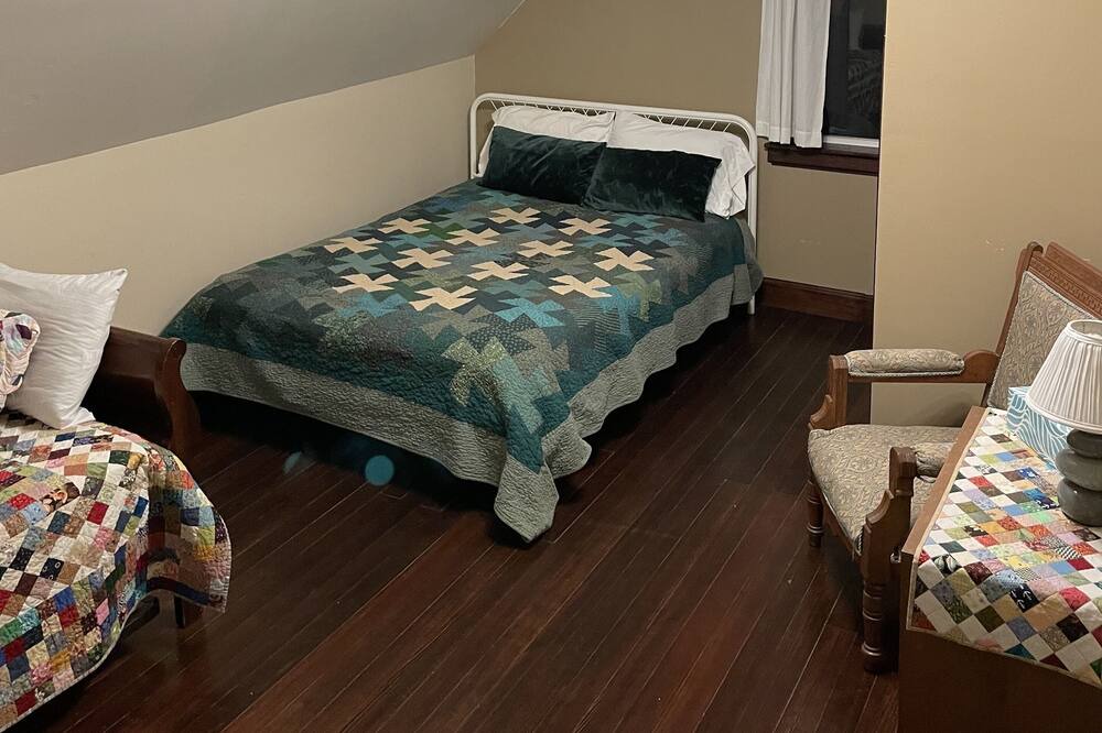 Photo of Bedroom in Saratoga