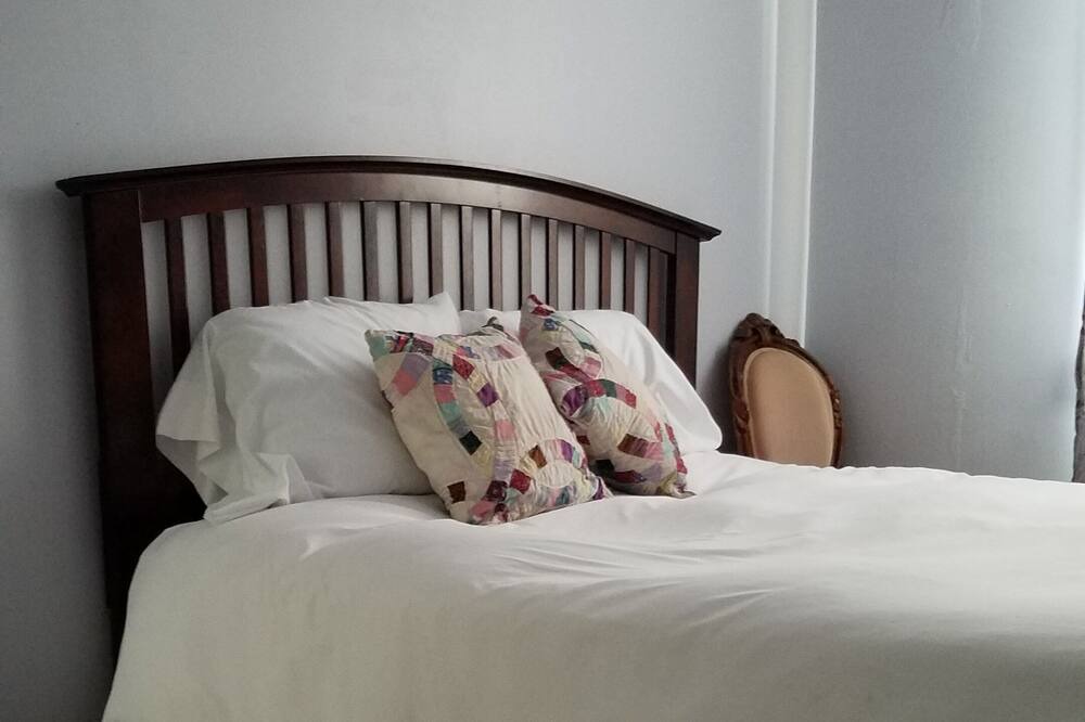Photo of Bedroom in Saratoga