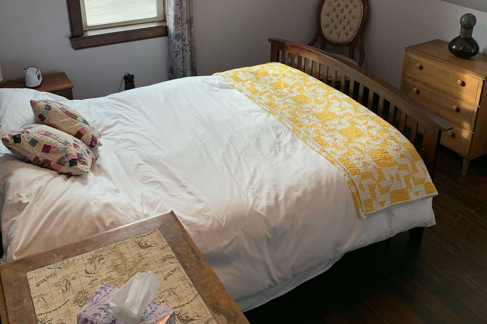 Photo of Bedroom in Saratoga