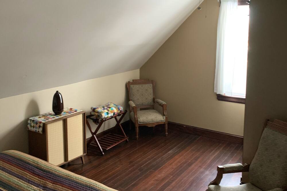 Photo of Bedroom in Saratoga