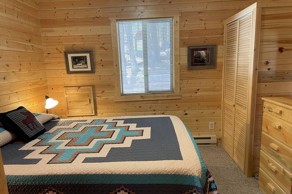 Photo of Bedroom in Island Park