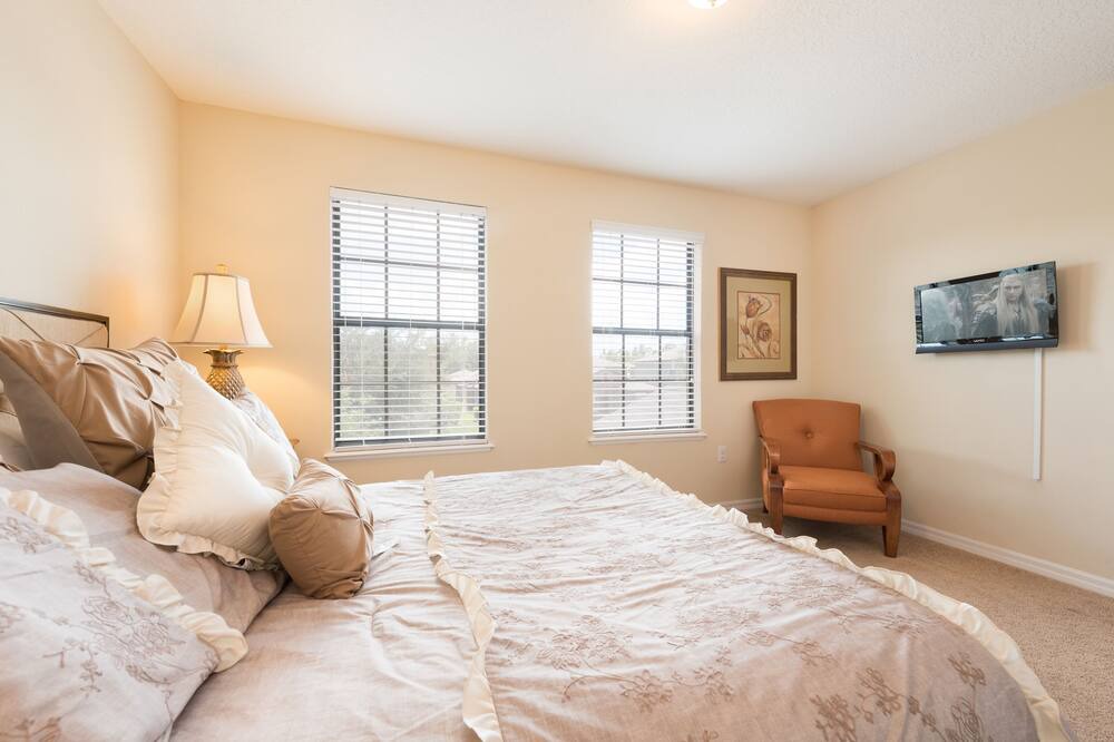 Photo of Bedroom in Cypress Pointe