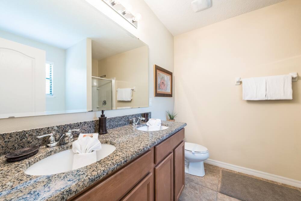 Photo of Bathroom in Cypress Pointe