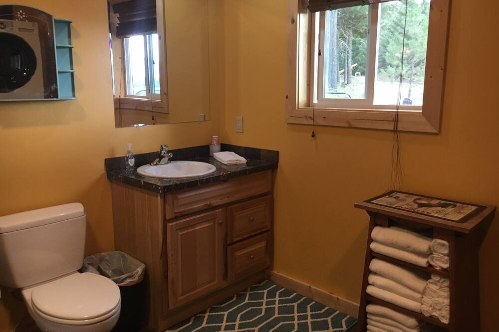 Photo of Bathroom in Athol