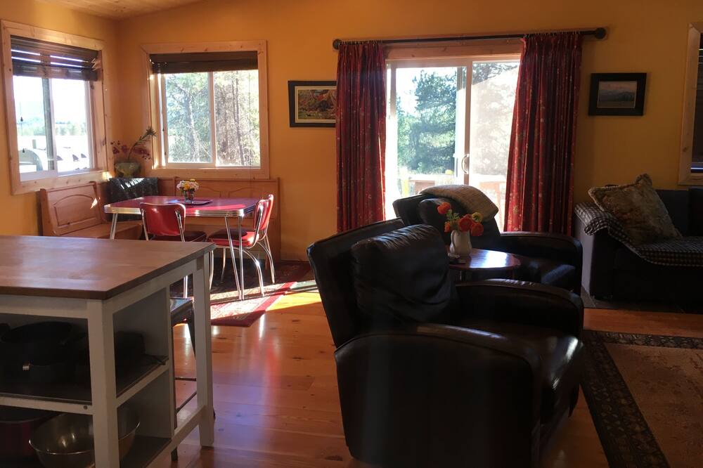 Photo of Livingroom in Athol