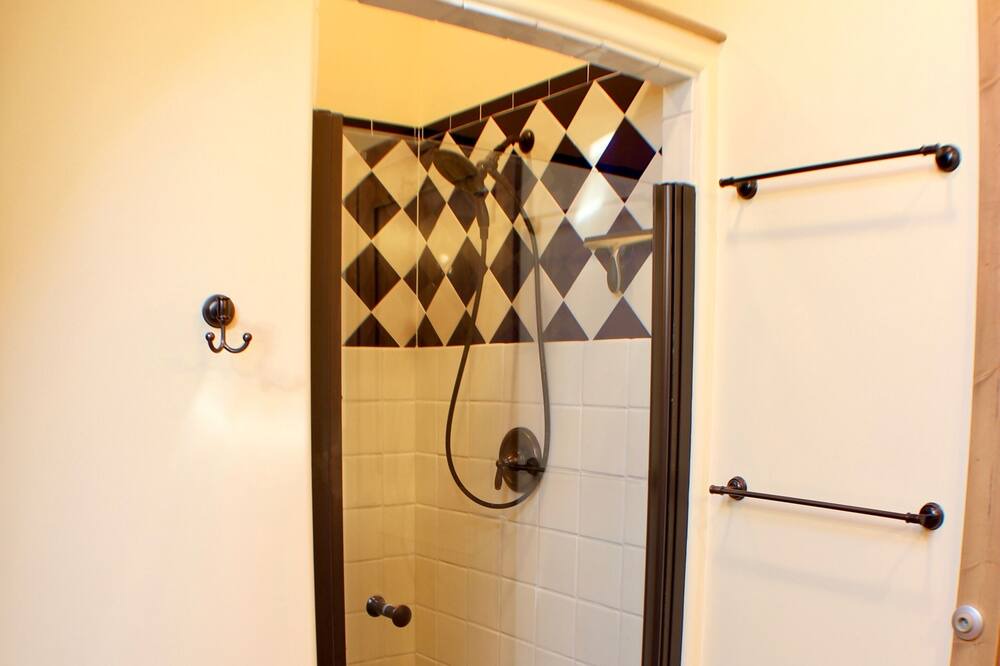 Photo of Bathroom in Shell