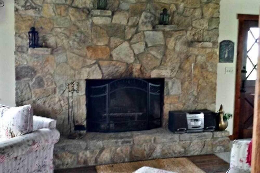 Photo of Livingroom in St. Marys