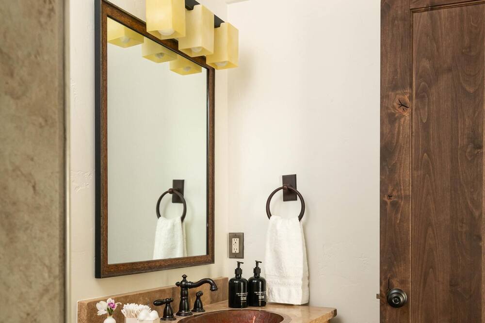 Photo of Bathroom in Emigrant